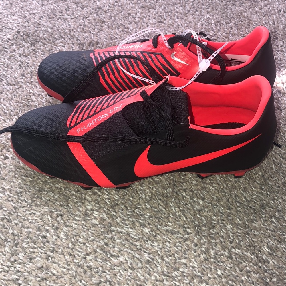 NWOT Mens Nikeskin Phantom VNM Soccer Cleats 5.5